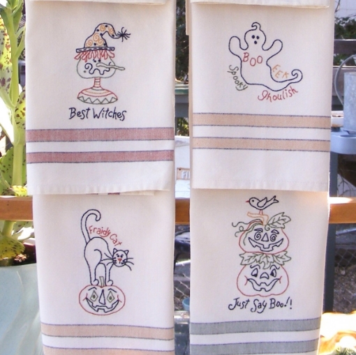 New Tea kitchen Towel embroidered HALLOWEEN with FROG and CAULDRON