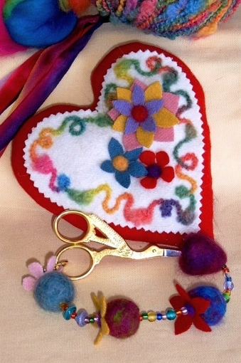 Picture of Blooming Heart Pin Cushion & Scissor Fob - Needle Felting Pattern