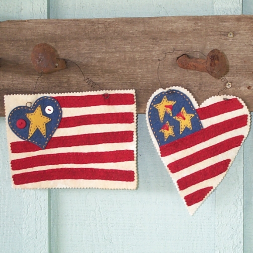 Picture of American Flaglette Trio - Wool Applique Pattern - Shipped
