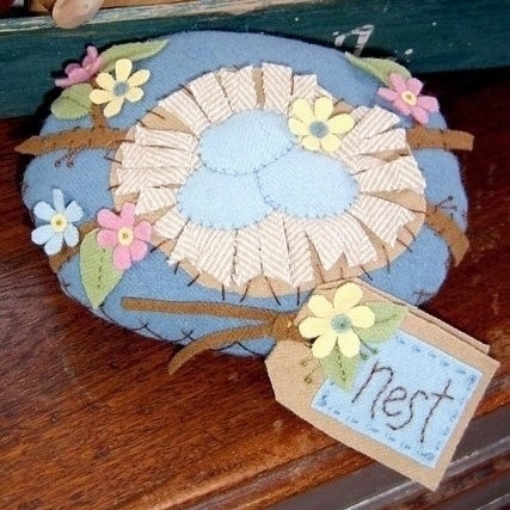 Picture of Robin's Nest Model Pin Cushion Set