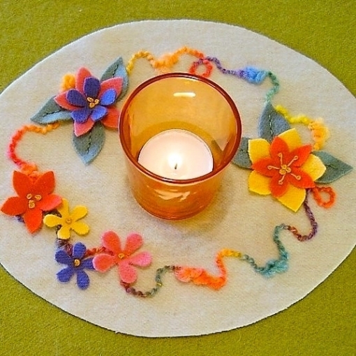 wool-applique-spring-flowers-candle-mat