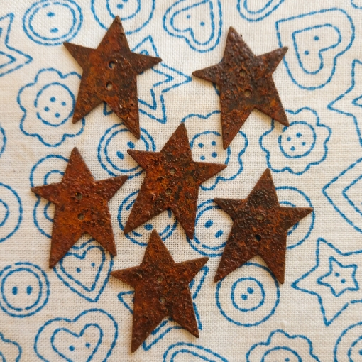 Picture of Small & Large Rusty Star Charms (Pack of 7) 